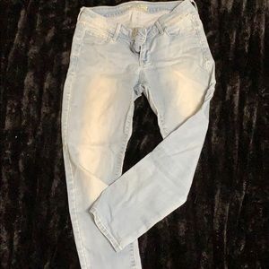 Light wash capris